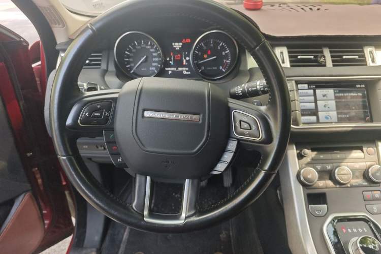 Used Land Rover Range Evoque 2015 2.0T Five-Door Zhiyao Edition Steering Wheel