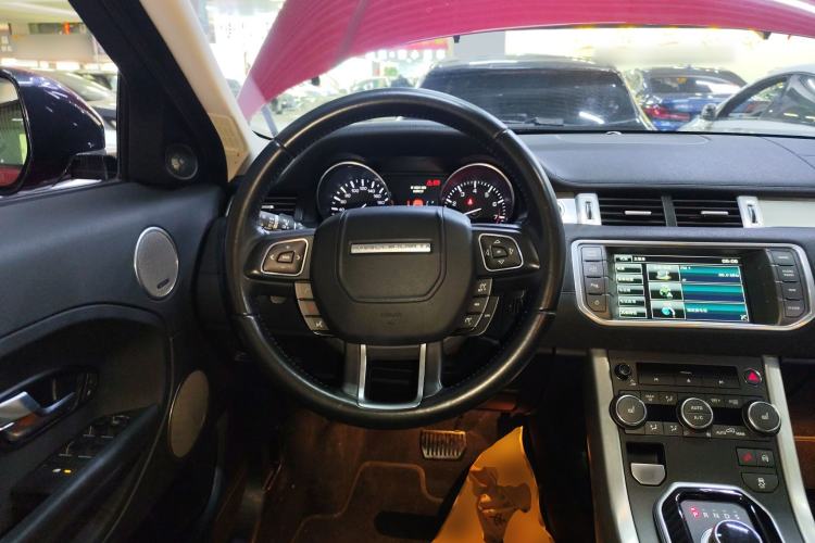 Used Land Rover Range Evoque 2015 2.0T 5-Door Luxury Edition Steering Wheel