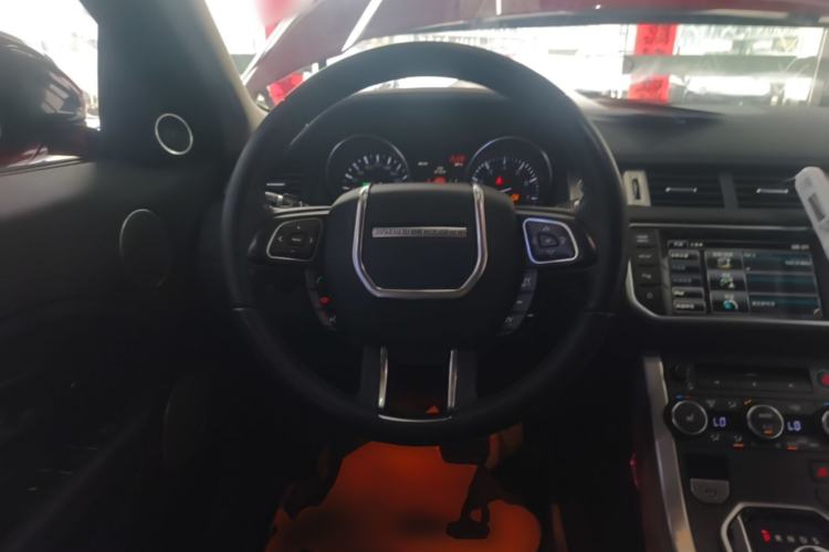 Used Land Rover Range Evoque 2015 2.0T Five-Door Zhiyao Edition Steering Wheel