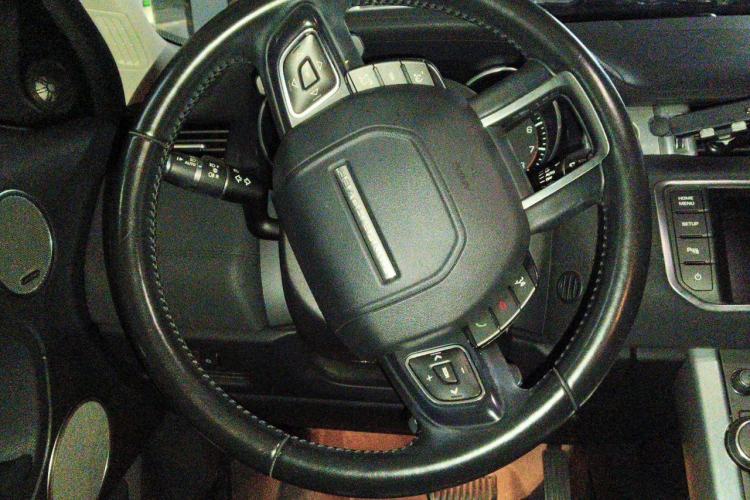 Used Land Rover Range Evoque 2015 2.0T Five-Door Zhiyao Edition Steering Wheel