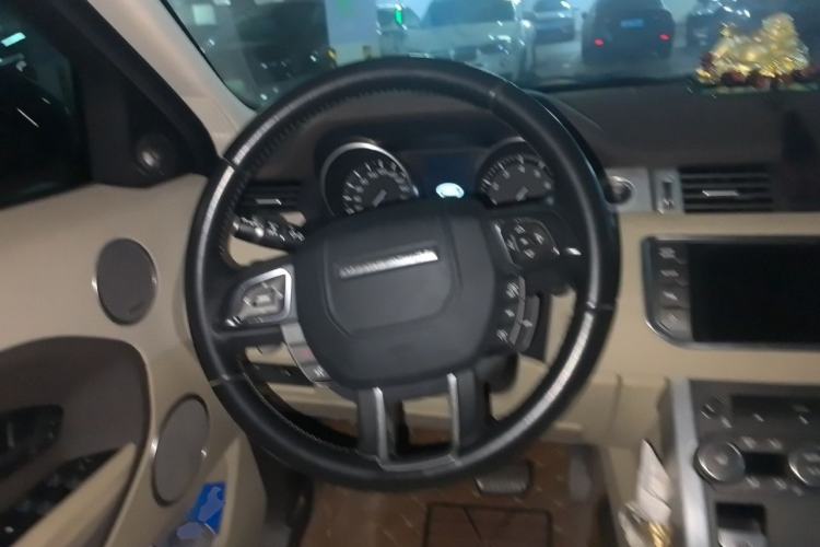 Used Land Rover Range Evoque 2015 2.0T Five-Door Zhiyao Edition Steering Wheel