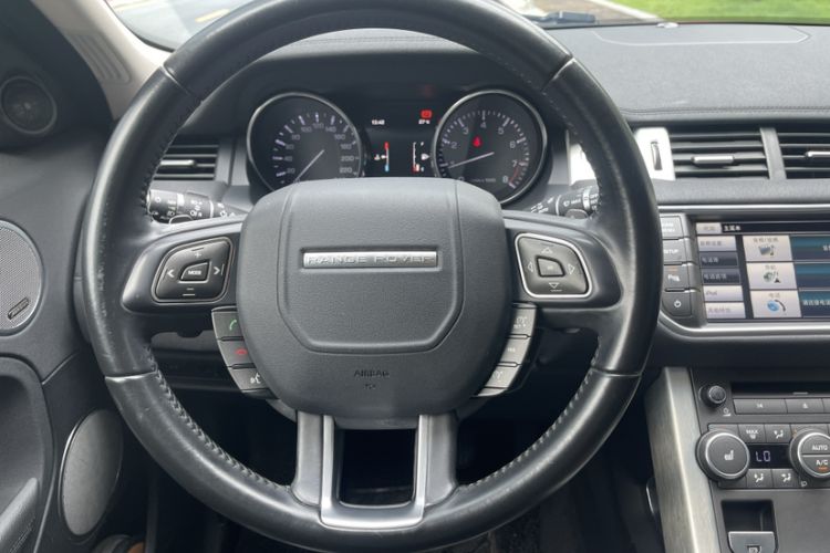 Used Land Rover Range Evoque 2015 2.0T Five-Door Zhiyao Edition Steering Wheel