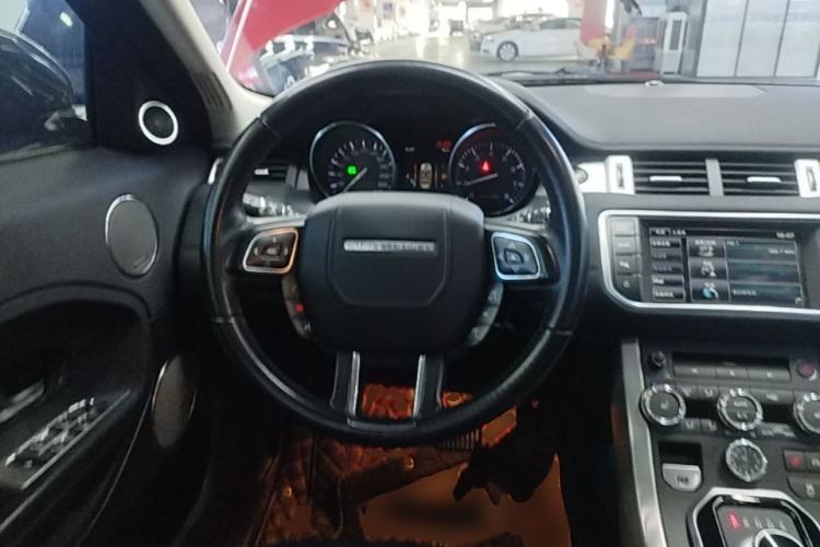 Used Land Rover Range Evoque 2015 2.0T Five-Door Zhiyao Edition Steering Wheel