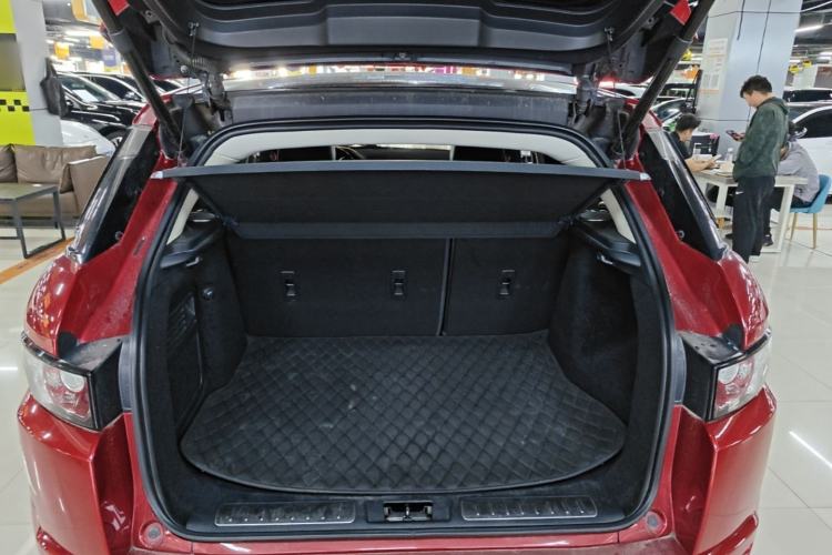 Used Land Rover Range Evoque 2015 2.0T Five-Door Sporty Edition Trunk