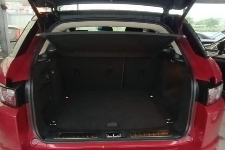Used Land Rover Range Evoque 2015 2.0T Five-Door Sporty Edition Trunk