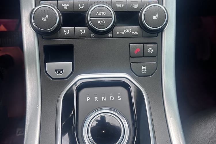 Used Land Rover Range Evoque 2015 2.0T 5-Door Luxury Edition Audio And AC Panel