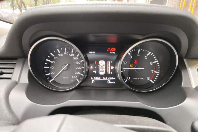 Used Land Rover Range Evoque 2015 2.0T Five-Door Zhiyao Edition Instrument Cluster