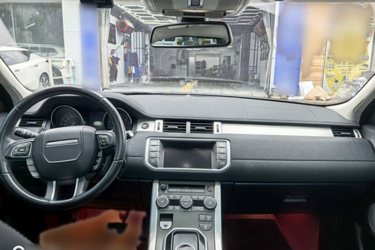 Used Land Rover Range Evoque 2015 2.0T 5-Door Luxury Edition Interior 1