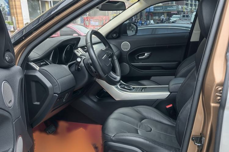 Used Land Rover Range Evoque 2015 2.0T 5-Door Luxury Edition Interior 2