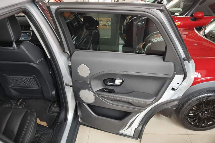 Used Land Rover Range Evoque 2015 2.0T 5-Door Ignite Edition Interior 6