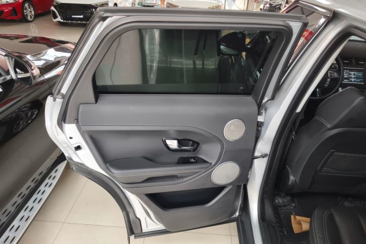 Used Land Rover Range Evoque 2015 2.0T 5-Door Ignite Edition Interior 8