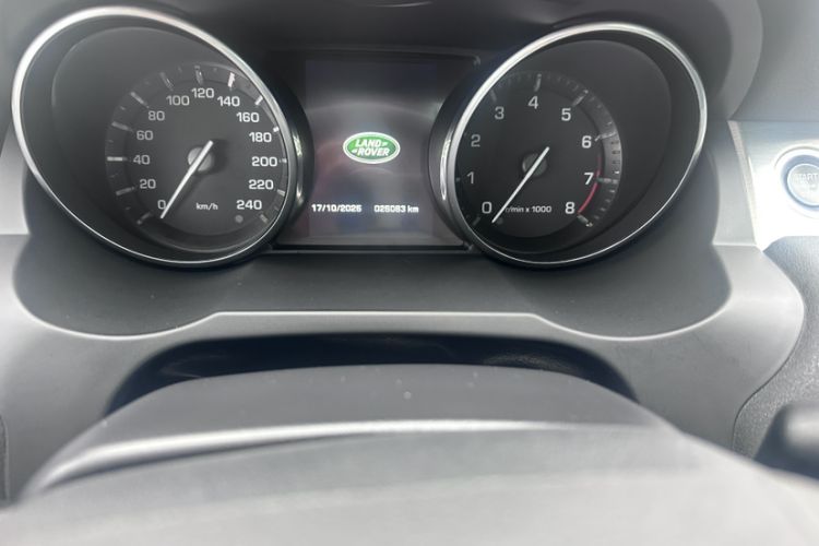 Used Land Rover Range Evoque 2015 2.0T 5-Door Luxury Edition Odometer Close Up
