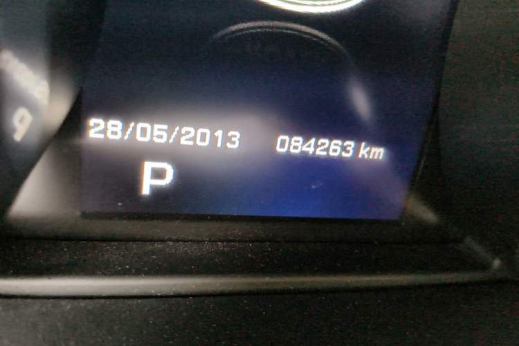 Used Land Rover Range Evoque 2015 2.0T Five-Door Zhiyao Edition Odometer Close Up
