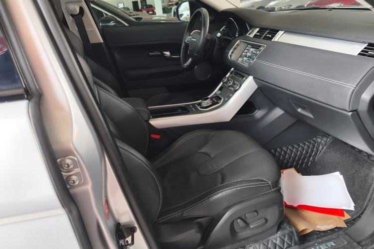 Used Land Rover Range Evoque 2015 2.0T 5-Door Ignite Edition Right Front Seat