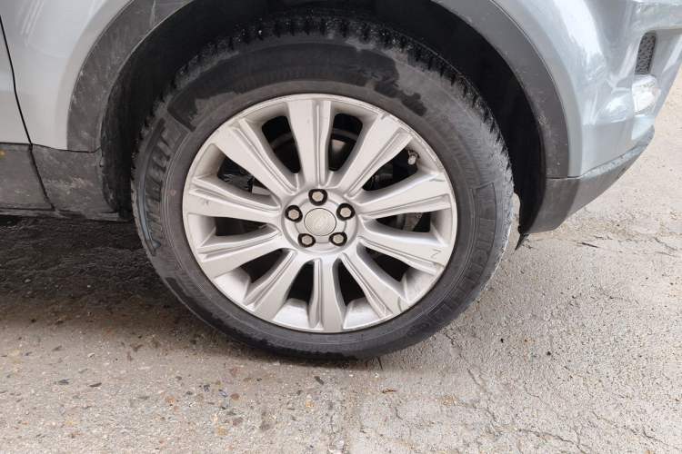 Used Land Rover Range Evoque 2015 2.0T Five-Door Zhiyao Edition Right Front Wheel Hub