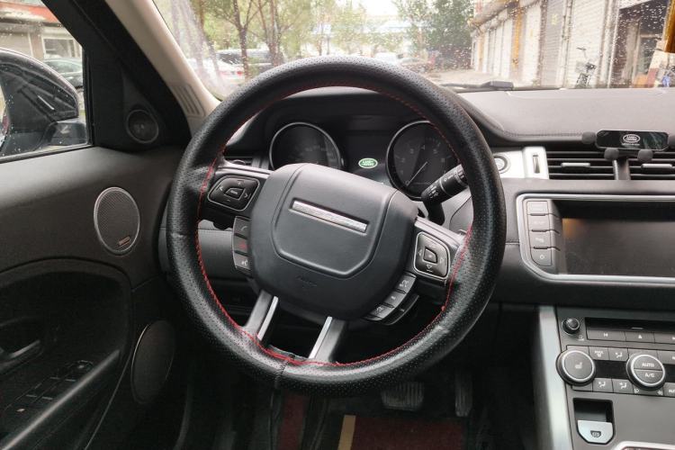 Used Land Rover Range Evoque 2015 2.0T Five-Door Zhiyao Edition Steering Wheel