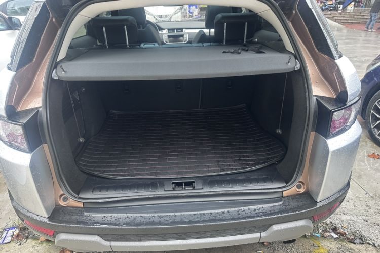 Used Land Rover Range Evoque 2015 2.0T 5-Door Luxury Edition Trunk