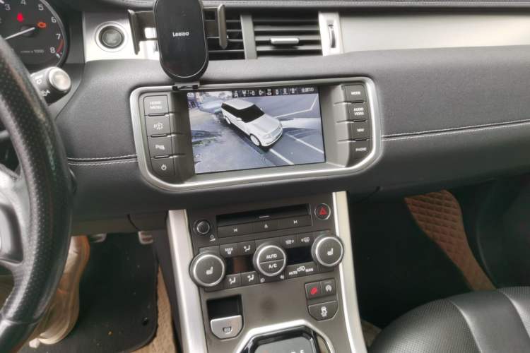 Used Land Rover Range Evoque 2015 2.0T Five-Door Sporty Edition Audio And AC Panel