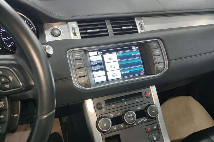 Used Land Rover Range Evoque 2015 2.0T Five-Door Zhiyao Edition Audio And AC Panel
