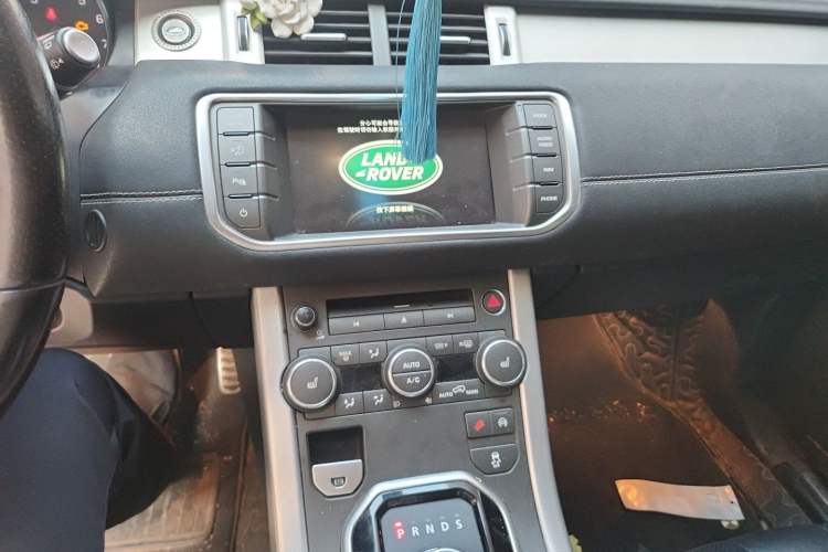 Used Land Rover Range Evoque 2015 2.0T Five-Door Sporty Edition Audio And AC Panel