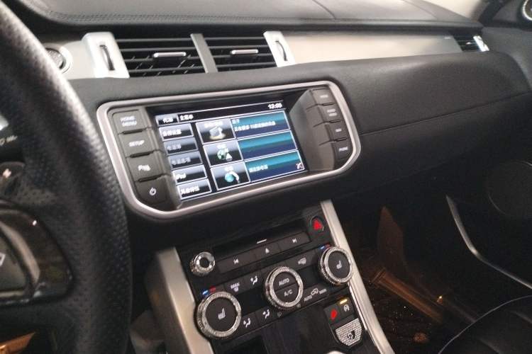 Used Land Rover Range Evoque 2015 2.0T Five-Door Zhiyao Edition Audio And AC Panel