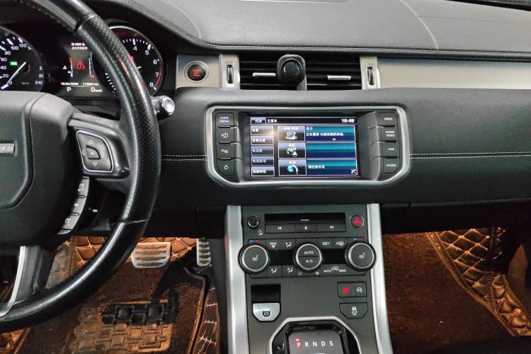 Used Land Rover Range Evoque 2015 2.0T Five-Door Sporty Edition Audio And AC Panel