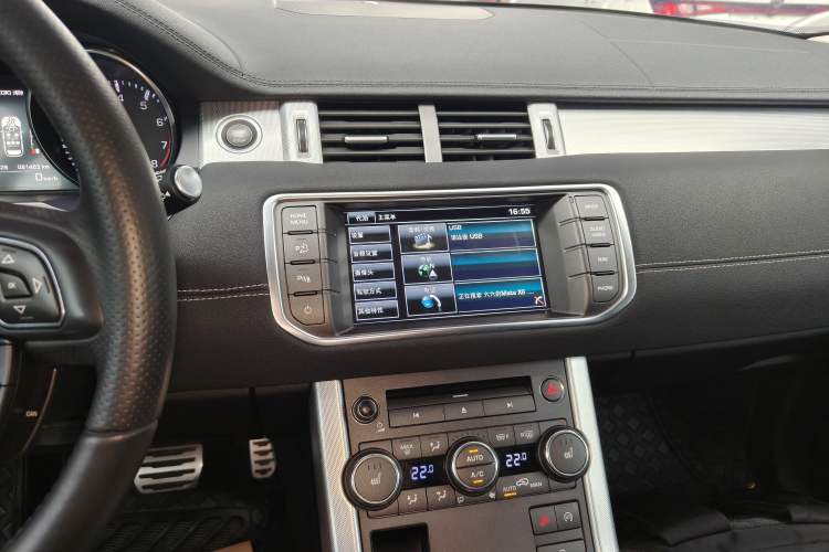 Used Land Rover Range Evoque 2015 2.0T Five-Door Sporty Edition Audio And AC Panel