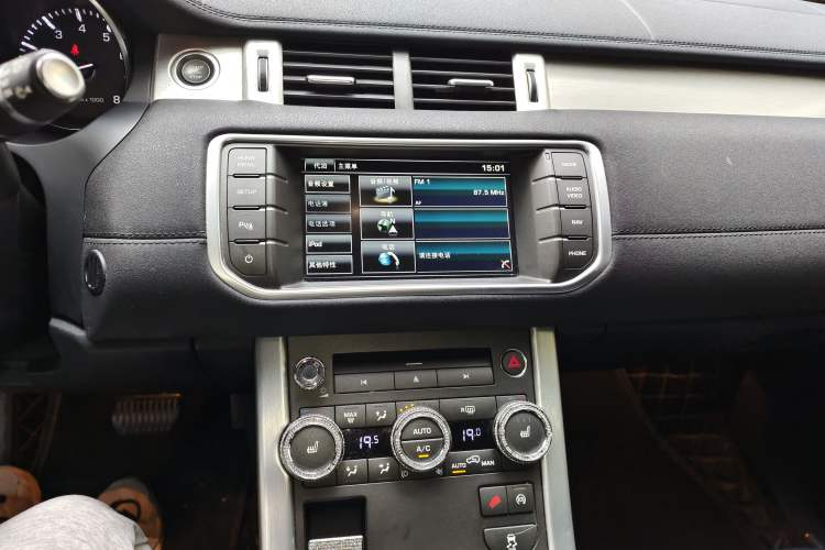 Used Land Rover Range Evoque 2015 2.0T Five-Door Zhiyao Edition Audio And AC Panel