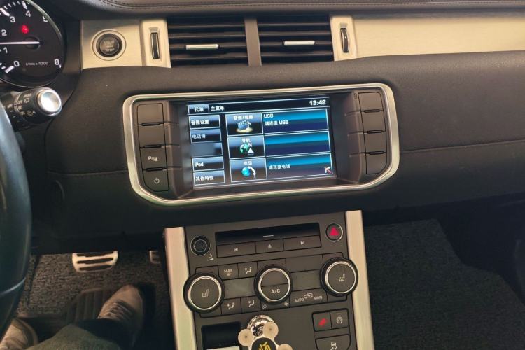 Used Land Rover Range Evoque 2015 2.0T Five-Door Zhiyao Edition Audio And AC Panel