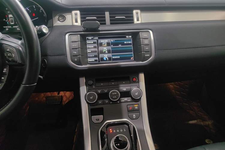 Used Land Rover Range Evoque 2015 2.0T Five-Door Zhiyao Edition Audio And AC Panel