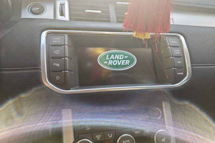 Used Land Rover Range Evoque 2015 2.0T Five-Door Sporty Edition Audio And AC Panel