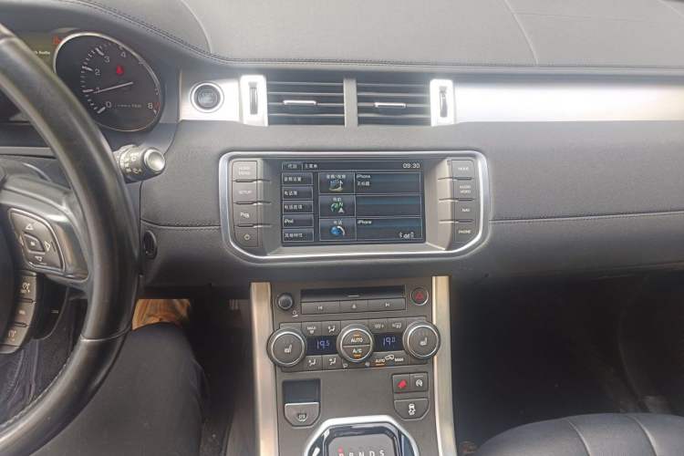 Used Land Rover Range Evoque 2015 2.0T Five-Door Zhiyao Edition Audio And AC Panel