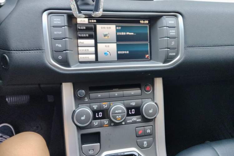 Used Land Rover Range Evoque 2015 2.0T Five-Door Fashion Edition Audio And AC Panel