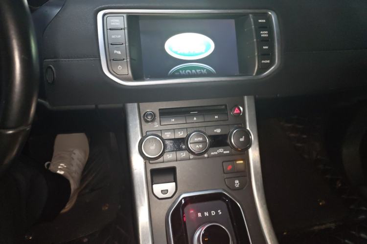Used Land Rover Range Evoque 2015 2.0T Five-Door Zhiyao Edition Audio And AC Panel
