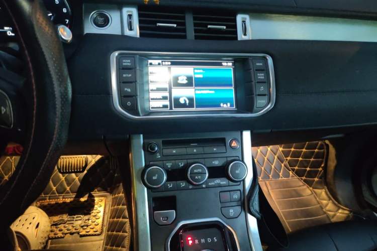 Used Land Rover Range Evoque 2015 2.0T Five-Door Fashion Edition Audio And AC Panel