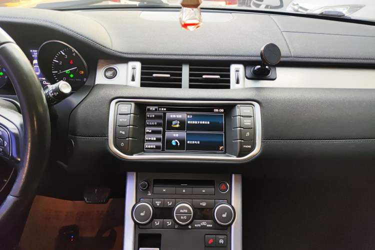 Used Land Rover Range Evoque 2015 2.0T Five-Door Fashion Edition Audio And AC Panel