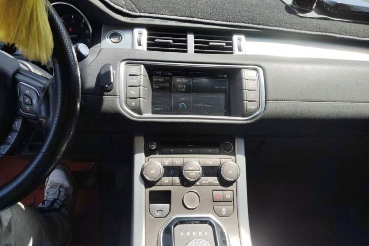 Used Land Rover Range Evoque 2015 2.0T Five-Door Fashion Edition Audio And AC Panel