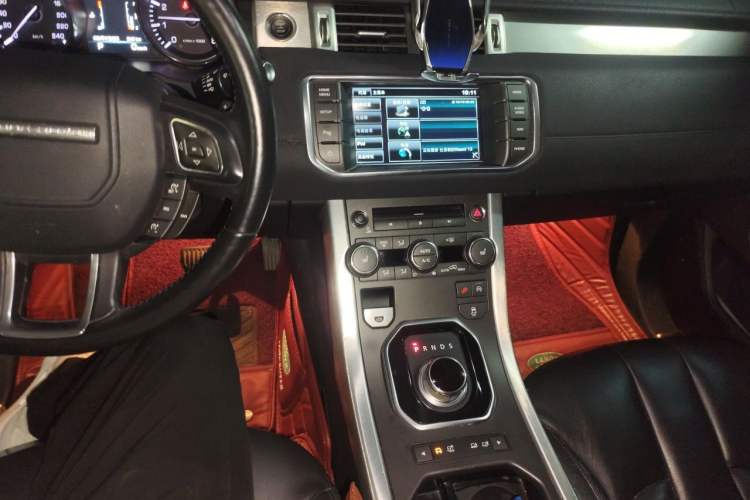 Used Land Rover Range Evoque 2015 2.0T Five-Door Zhiyao Edition Audio And AC Panel