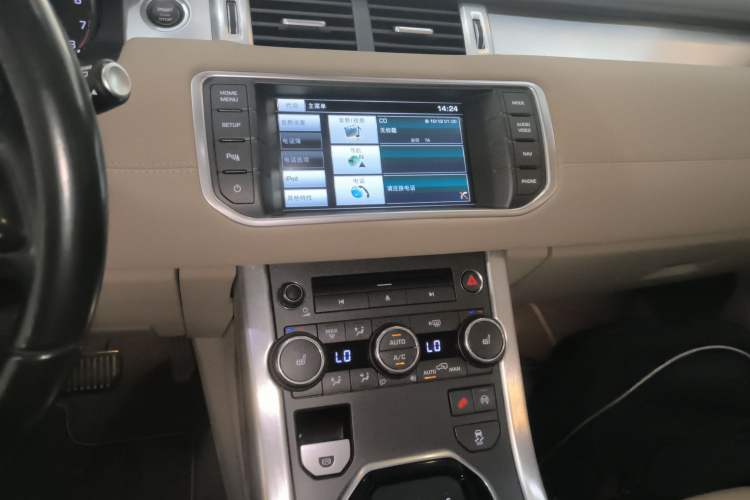 Used Land Rover Range Evoque 2015 2.0T Five-Door Zhiyao Edition Audio And AC Panel