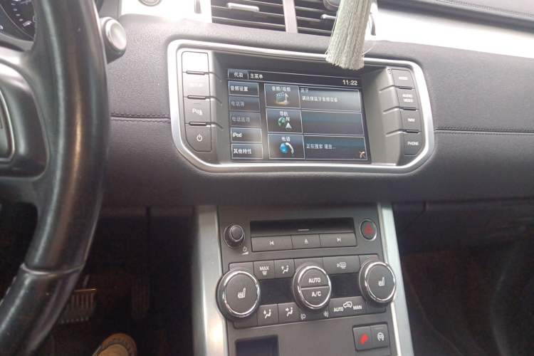 Used Land Rover Range Evoque 2015 2.0T Five-Door Zhiyao Edition Audio And AC Panel