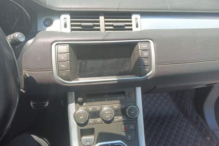 Used Land Rover Range Evoque 2015 2.0T 5-Door Ignite Edition Audio And AC Panel