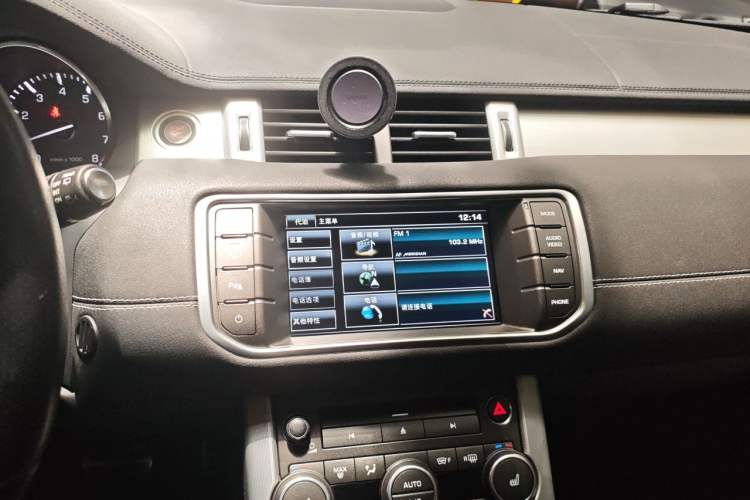 Used Land Rover Range Evoque 2015 2.0T Five-Door Sporty Edition Audio And AC Panel