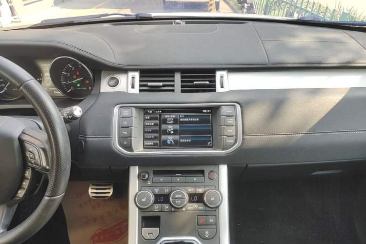 Used Land Rover Range Evoque 2015 2.0T 5-Door Ignite Edition Audio And AC Panel