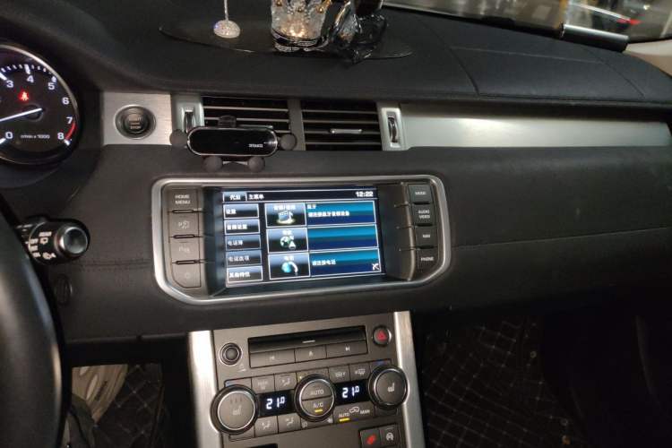 Used Land Rover Range Evoque 2015 2.0T 5-Door Luxury Edition Audio And AC Panel