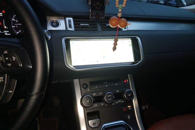 Used Land Rover Range Evoque 2015 2.0T Five-Door Zhiyao Edition Audio And AC Panel