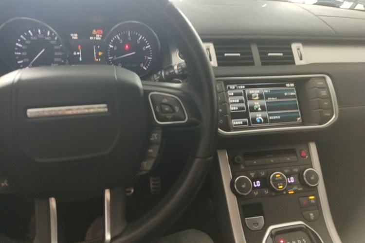 Used Land Rover Range Evoque 2015 2.0T Five-Door Sporty Edition Center Console