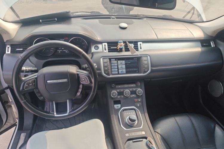 Used Land Rover Range Evoque 2015 2.0T 5-Door Ignite Edition Center Console
