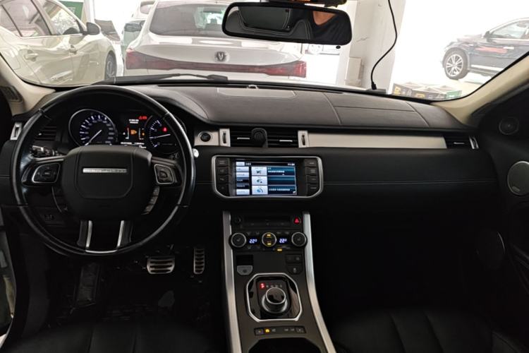 Used Land Rover Range Evoque 2015 2.0T Five-Door Sporty Edition Center Console