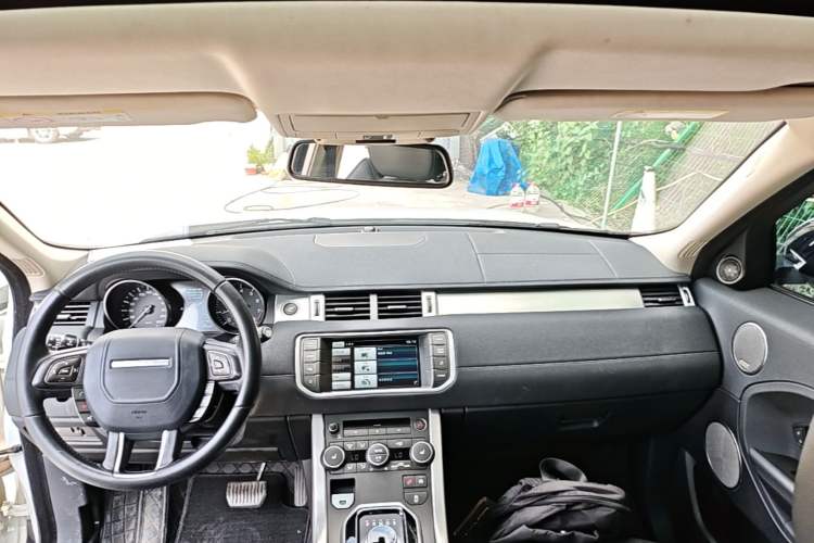Used Land Rover Range Evoque 2015 2.0T Five-Door Fashion Edition Center Console