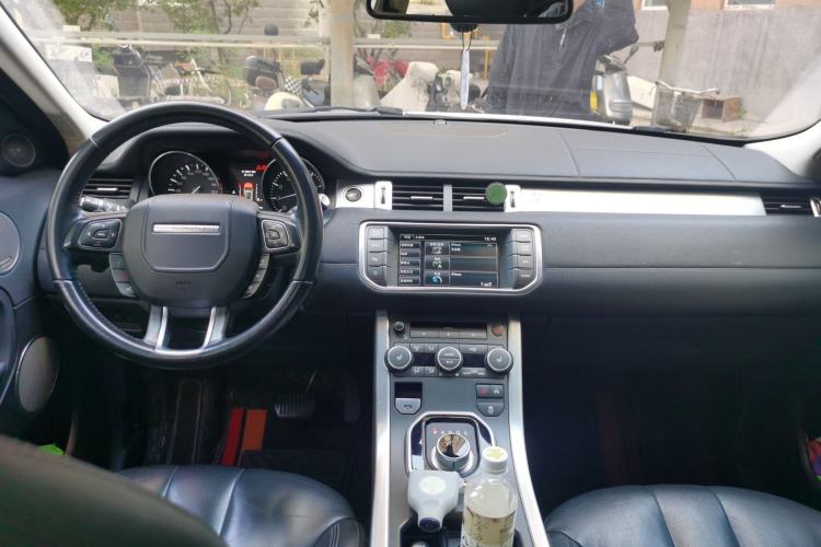 Used Land Rover Range Evoque 2015 2.0T Five-Door Zhiyao Edition Center Console